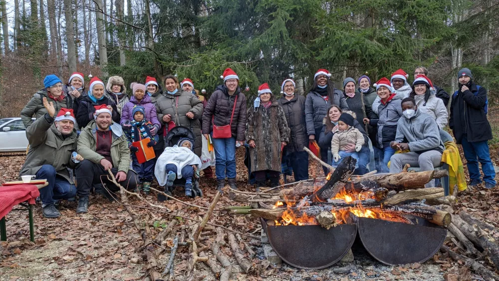 photo-de-groupe-famille-noel-lausanne-notre-structure-les-familles